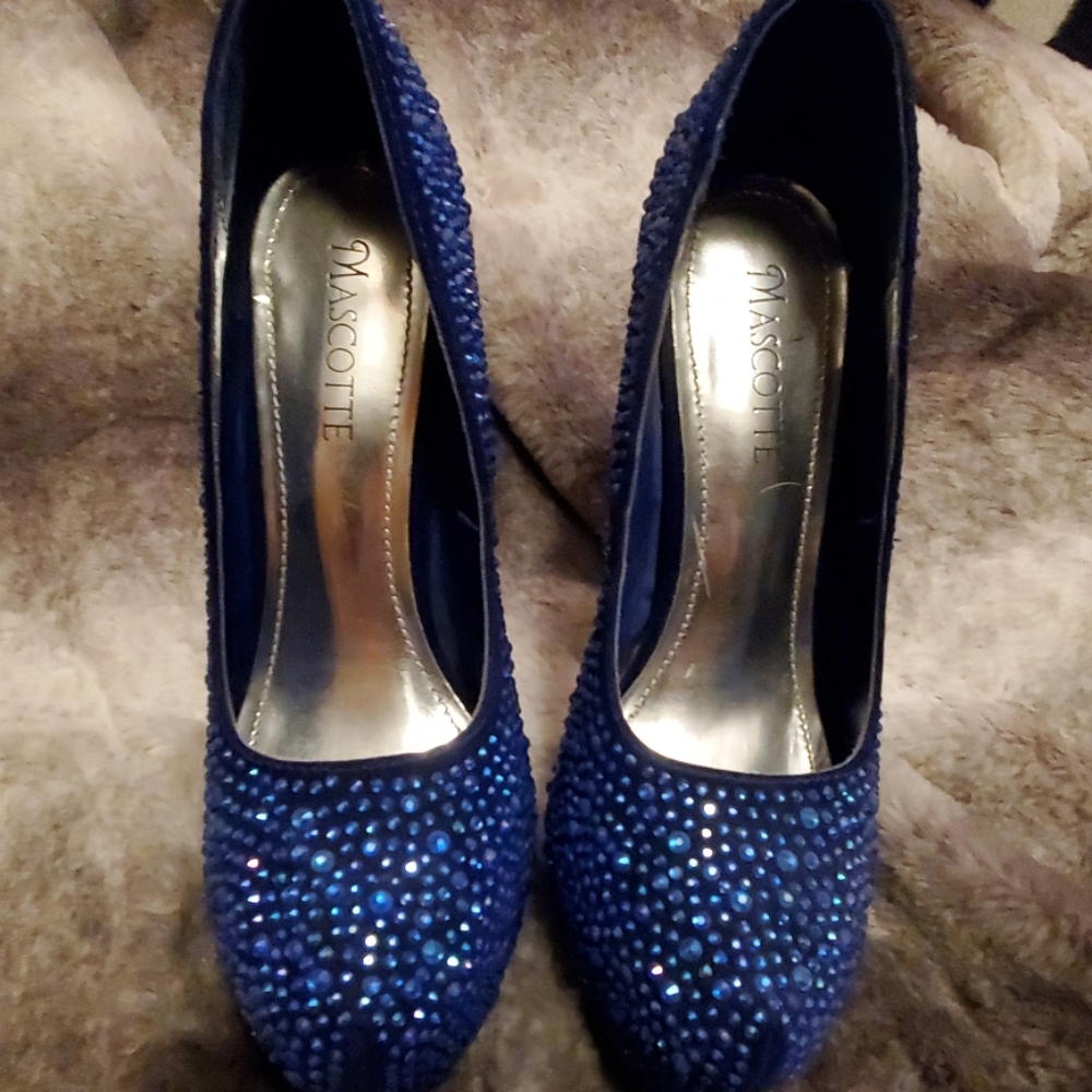 Heels - Picture 2 of 3